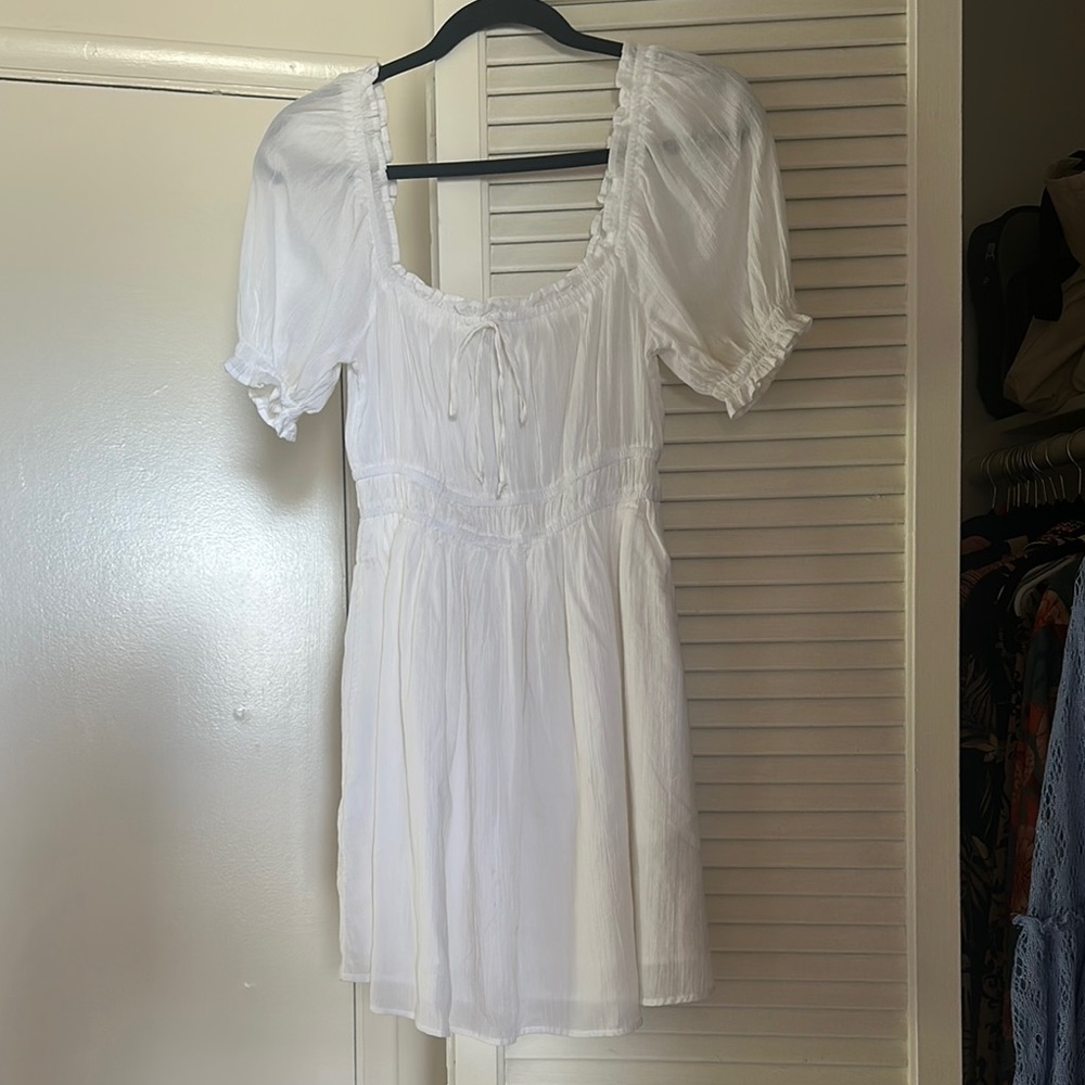 White line Puff Sleeve Dress